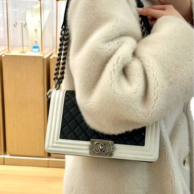 Chanel黑白羊皮中號Leboy-4