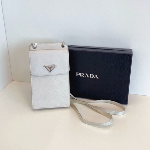 Prada十字紋白色手機包