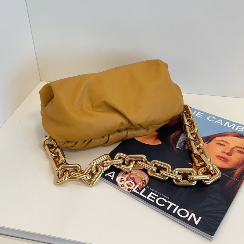 BV薑黃色金鏈雲朵包-1