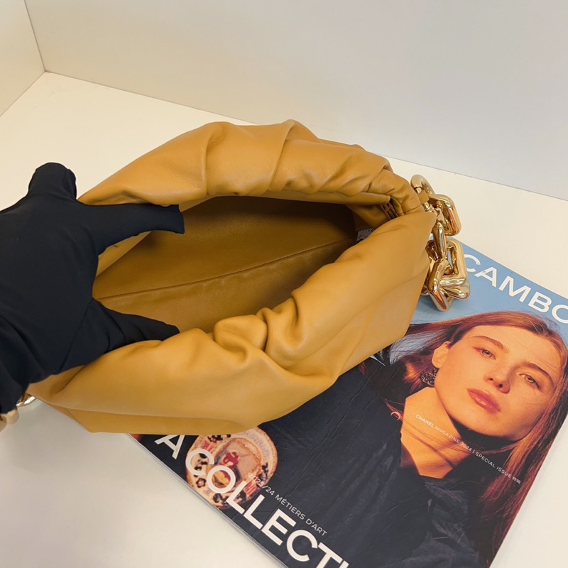 BV薑黃色金鏈雲朵包-3