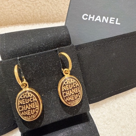 CHANEL 金勾圓形立體字母耳環