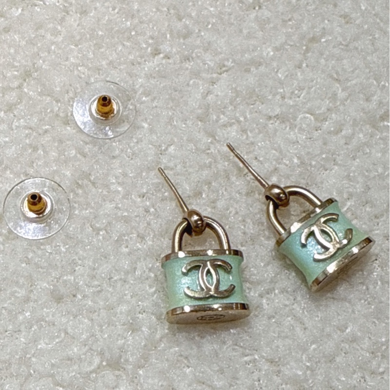 CHANEL 薄荷綠色鎖頭耳環-1