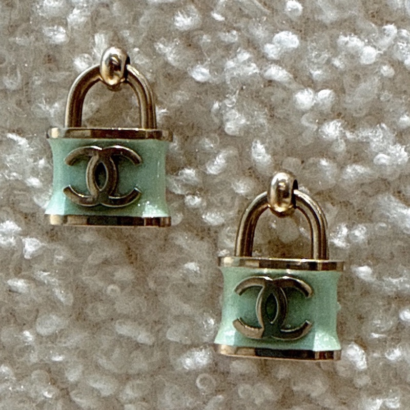 CHANEL 薄荷綠色鎖頭耳環-9