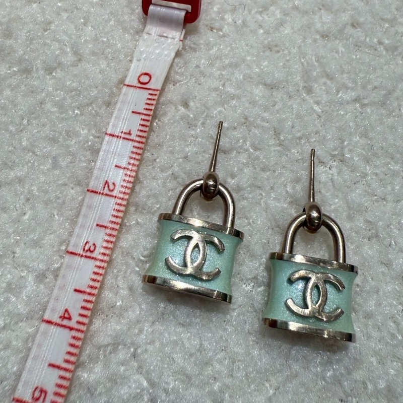 CHANEL 薄荷綠色鎖頭耳環-10