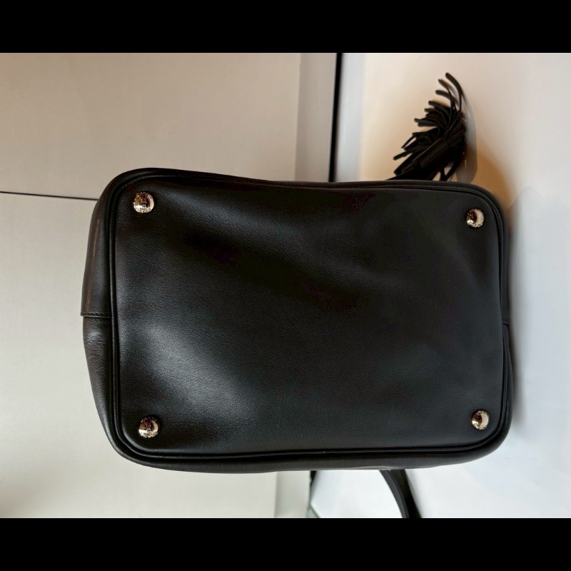 Prada 黑皮束口流蘇兩用水桶包-10