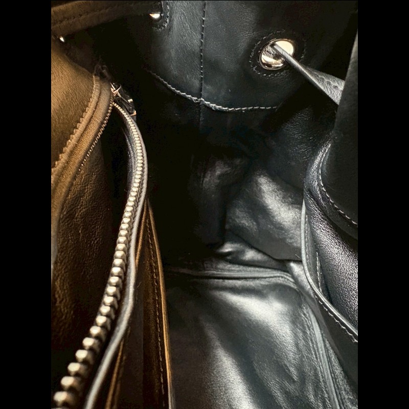 Prada 黑皮束口流蘇兩用水桶包-16