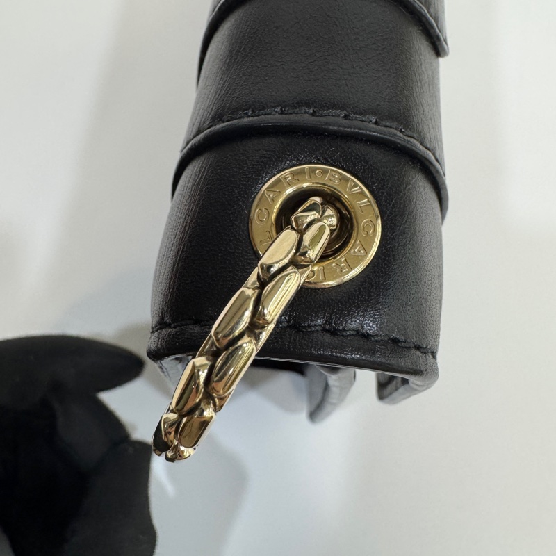 BVLGARI黑牛皮蛇頭Serpenti Forever下蓋側背包38102-13