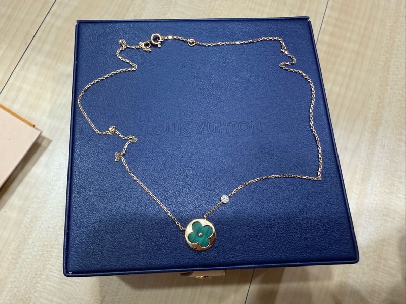LV Q93619 Color Blossom BB Sun 吊墜 - 配玫瑰K金、孔雀石及鑽石-0