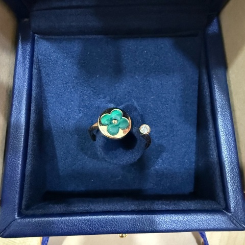 #54 Lv Q9N08C  Colour Blossom Mini 玫瑰金孔雀石及鑽石太陽圖案戒指