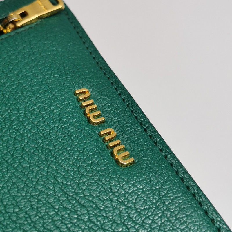 Miu Miu 羊皮拼色字母Logo金屬扣斜挎包-14