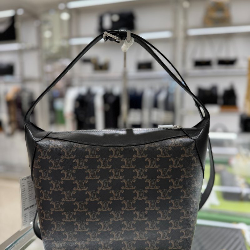 🎉新品好折扣✨Celine 122332 Harry 標誌印花斜揹包 黑色-2