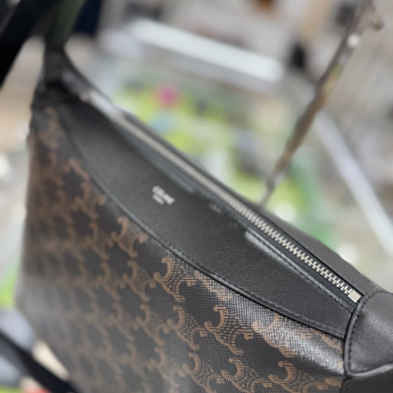 🎉新品好折扣✨Celine 122332 Harry 標誌印花斜揹包 黑色-4