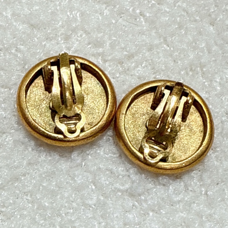 CHANEL Vintage 金鈕扣夾式耳環-5