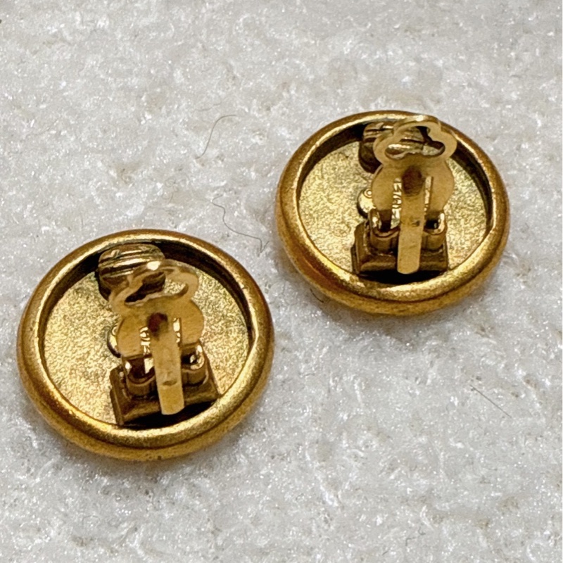 CHANEL Vintage 金鈕扣夾式耳環-6