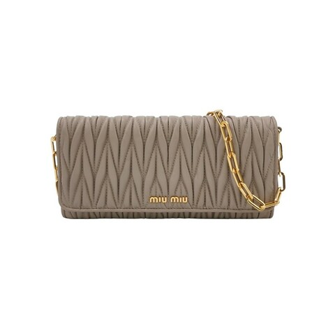 Miu Miu Matelasse羊皮純色褶皺字母logo斜挎包
