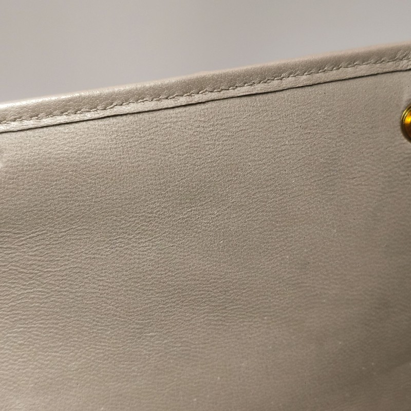 Miu Miu Matelasse羊皮純色褶皺字母logo斜挎包-15