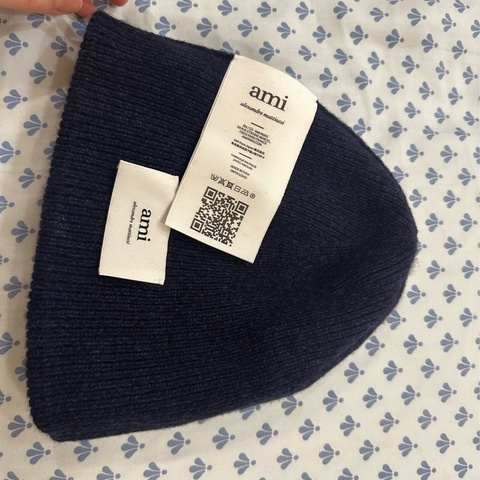 AMI 深藍色毛帽