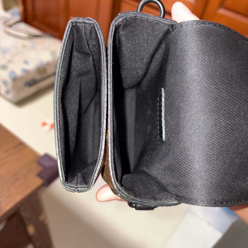 LV S-LOCK直式錢包-9