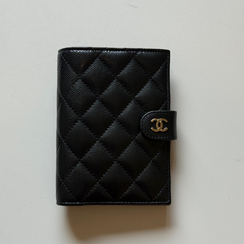 『全新』Chanel 護照夾中夾『金釦』-0