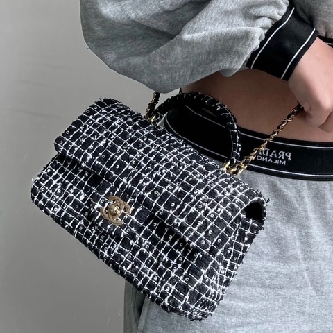 Chanel 24P 黑白mini 手柄CF 超級美🖤🤍