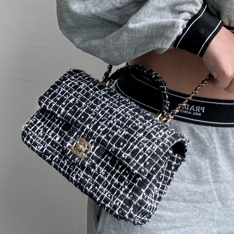 Chanel 24P 黑白mini 手柄CF 超級美🖤🤍-0