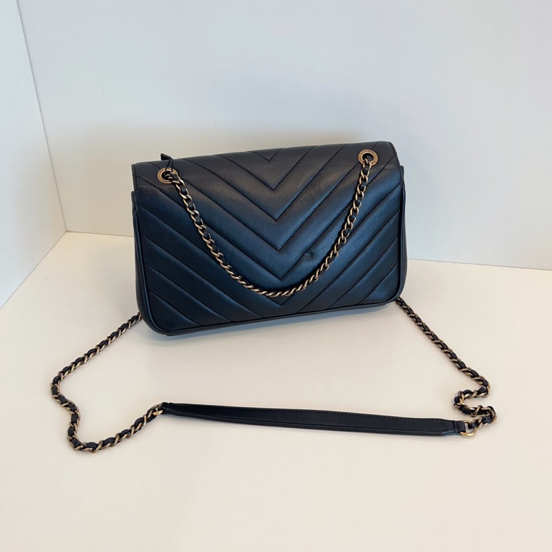 Chanel黑金V紋菱格扣CF-1