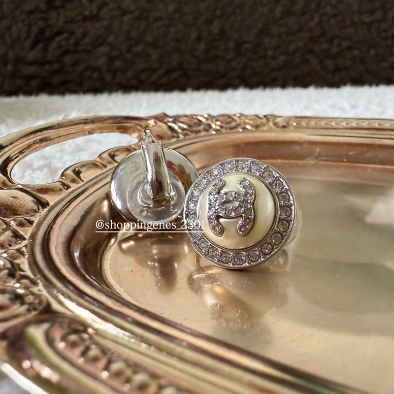 香奈兒 Chanel 全新品 25B 水鑽珍珠圓形耳夾耳環!夾式耳環!耳夾耳環!-0