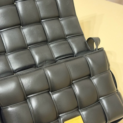 BOTTEGA VENETA編織包 枕頭包 正品最便宜