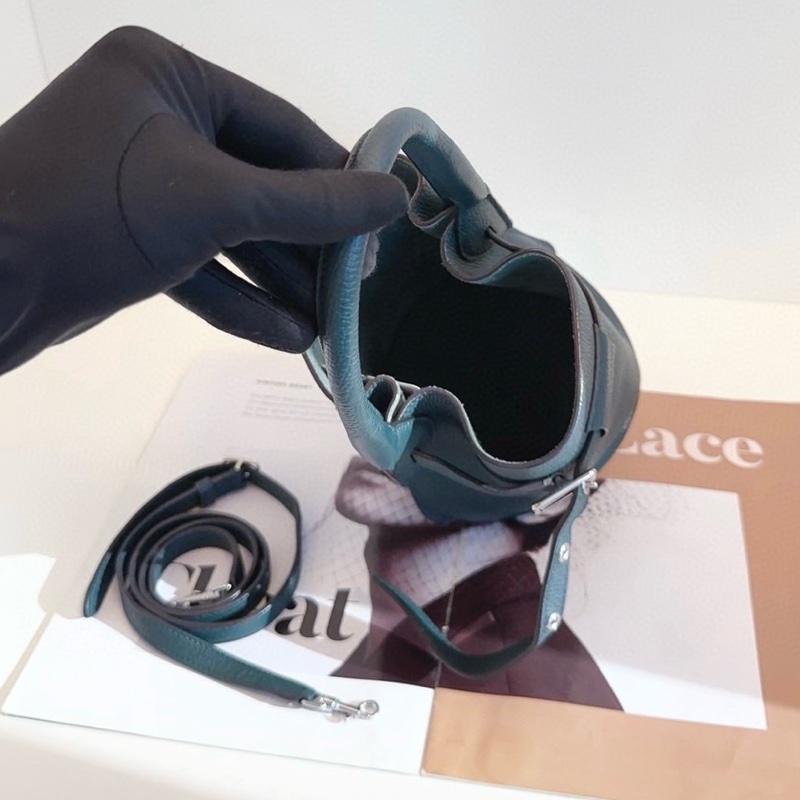 Celine墨綠荔枝皮水桶包-3