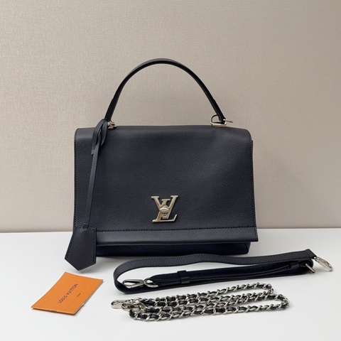95新以上LV/路易威登 lock me中號黑色全皮鏈條包