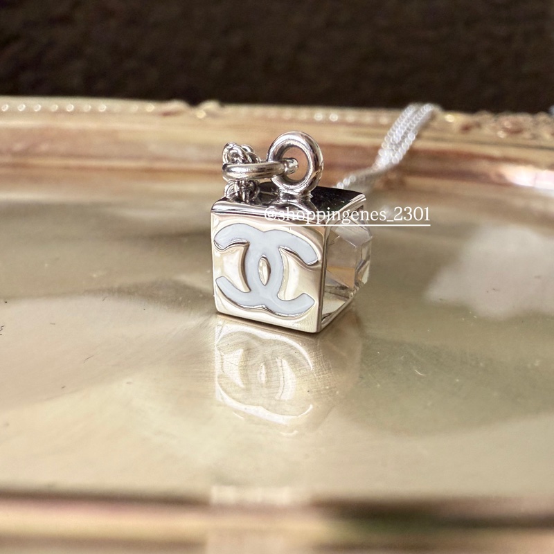 香奈兒 Chanel 全新品 經典水鑽小方塊項鍊 白色logo版-1