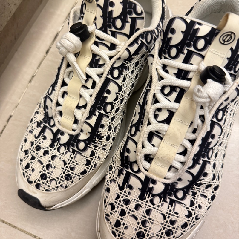 Dior最夯小白鞋。隨便賣。都沒在穿只有一雙保證正品 Dior. B24 Oblique Cannage Motif-1