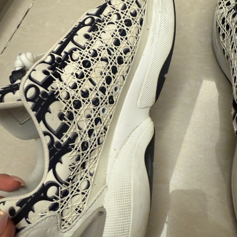 Dior最夯小白鞋。隨便賣。都沒在穿只有一雙保證正品 Dior. B24 Oblique Cannage Motif-6
