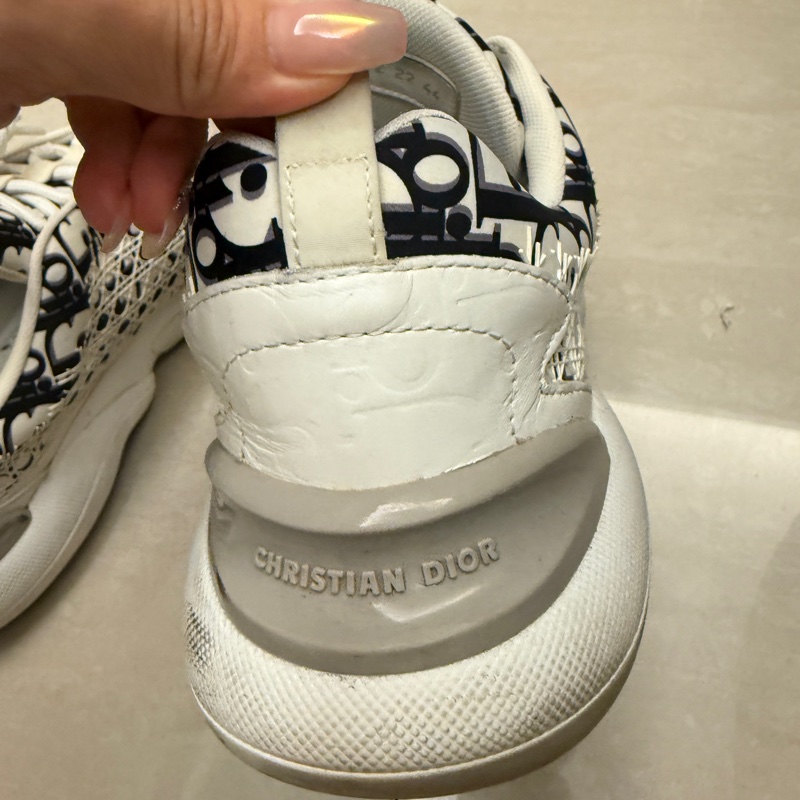 Dior最夯小白鞋。隨便賣。都沒在穿只有一雙保證正品 Dior. B24 Oblique Cannage Motif-8