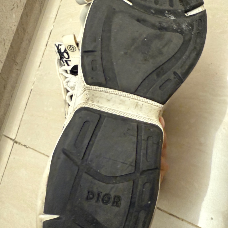 Dior最夯小白鞋。隨便賣。都沒在穿只有一雙保證正品 Dior. B24 Oblique Cannage Motif-15