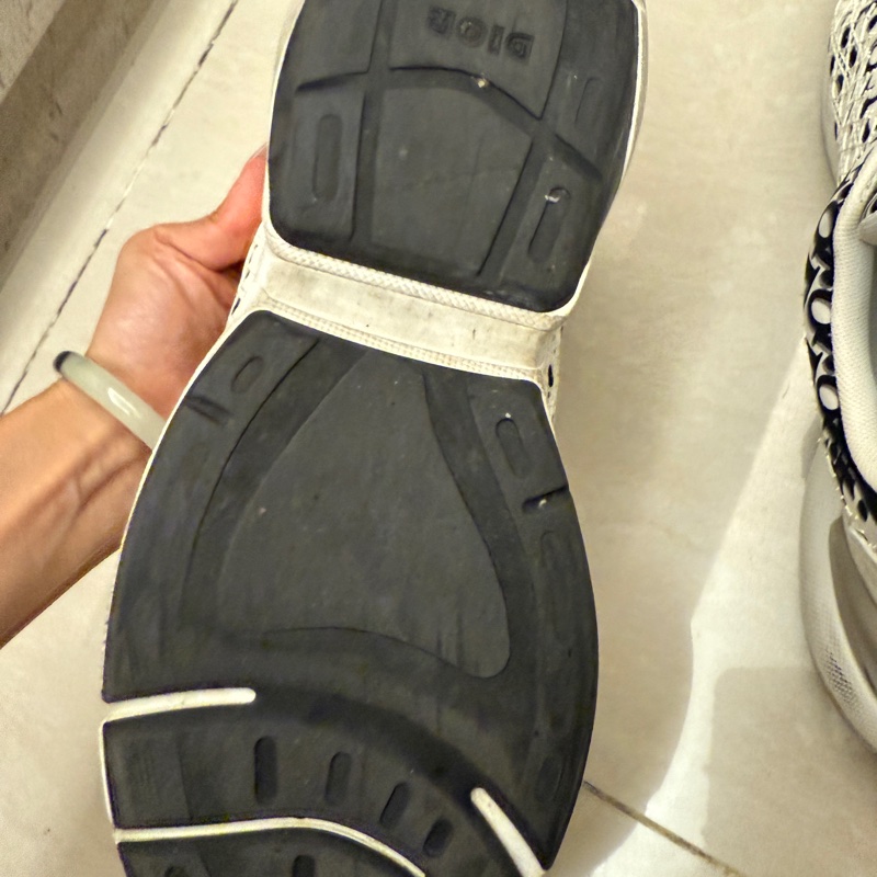 Dior最夯小白鞋。隨便賣。都沒在穿只有一雙保證正品 Dior. B24 Oblique Cannage Motif-16