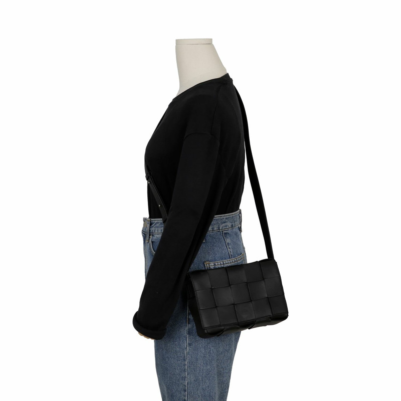 BOTTEGA VENETA 578004 卡附單肩斜背包-11