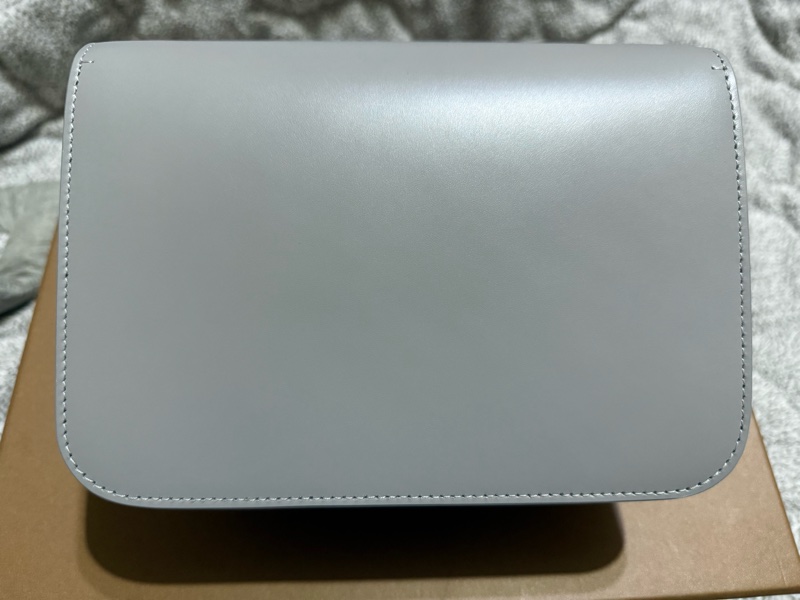 Burberry TB 豆腐包-1