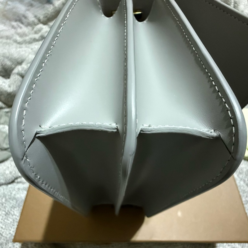 Burberry TB 豆腐包-3