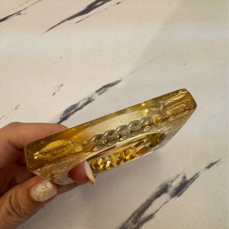 chanel金色壓克力方形經典logo手環-2