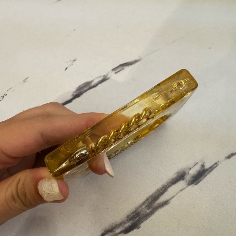 chanel金色壓克力方形經典logo手環-3