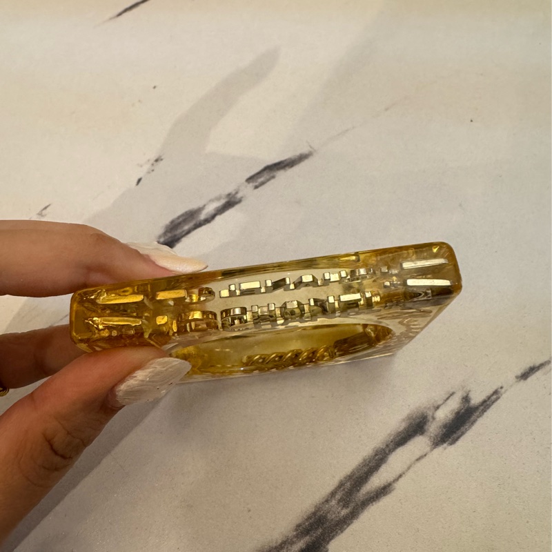 chanel金色壓克力方形經典logo手環-5