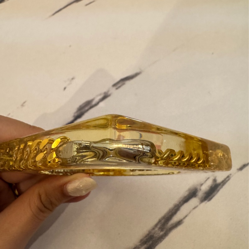 chanel金色壓克力方形經典logo手環-8