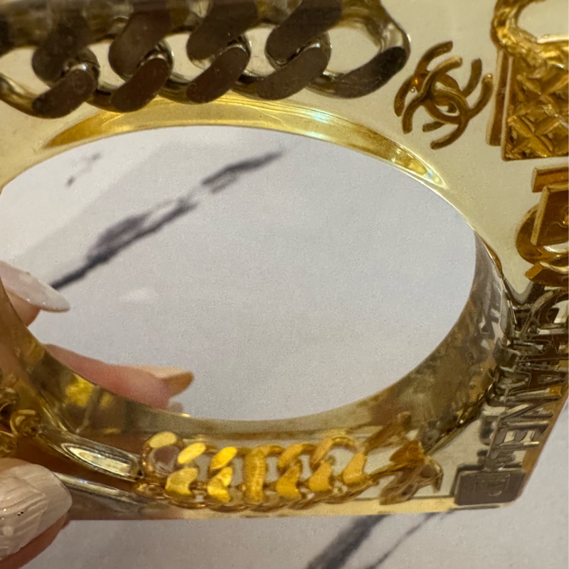 chanel金色壓克力方形經典logo手環-11