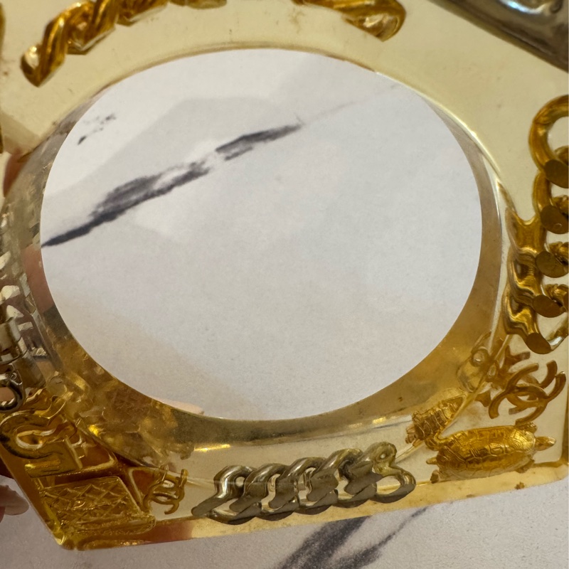 chanel金色壓克力方形經典logo手環-13