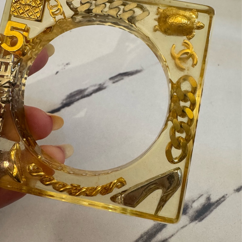 chanel金色壓克力方形經典logo手環-20