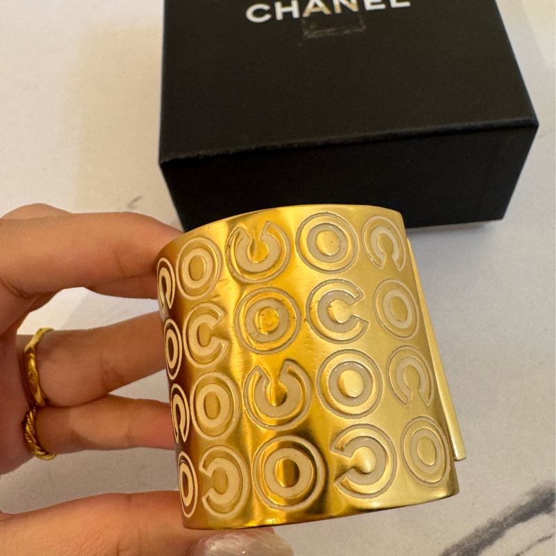chanel金色白字coco手環-2