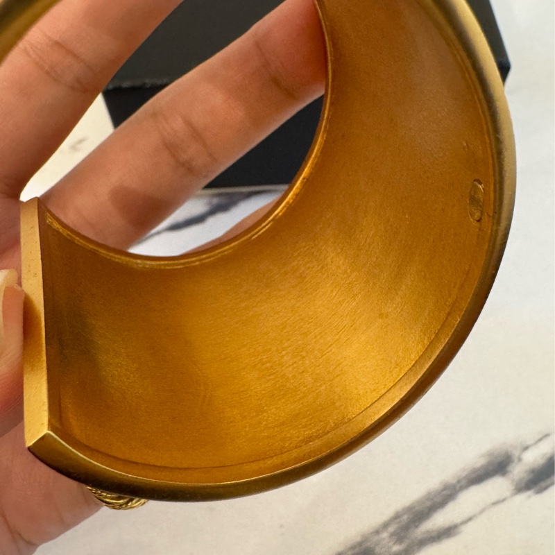 chanel金色白字coco手環-8