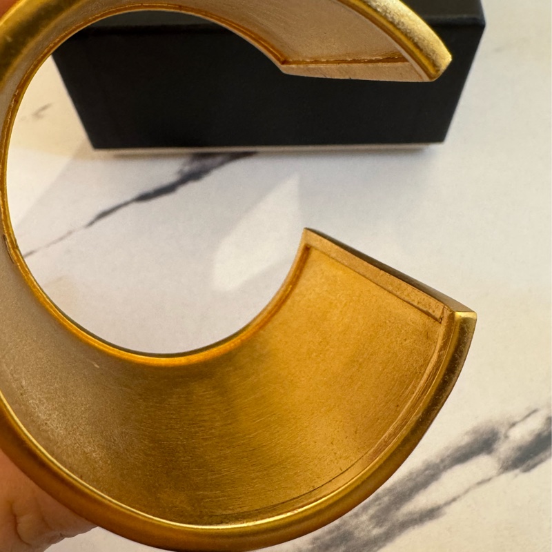 chanel金色白字coco手環-9