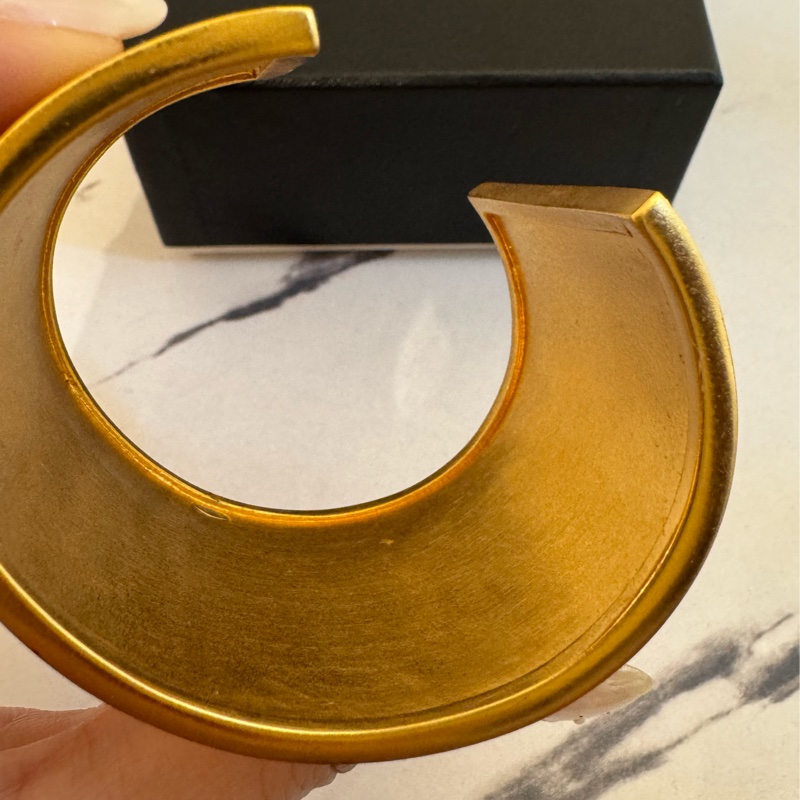 chanel金色白字coco手環-10